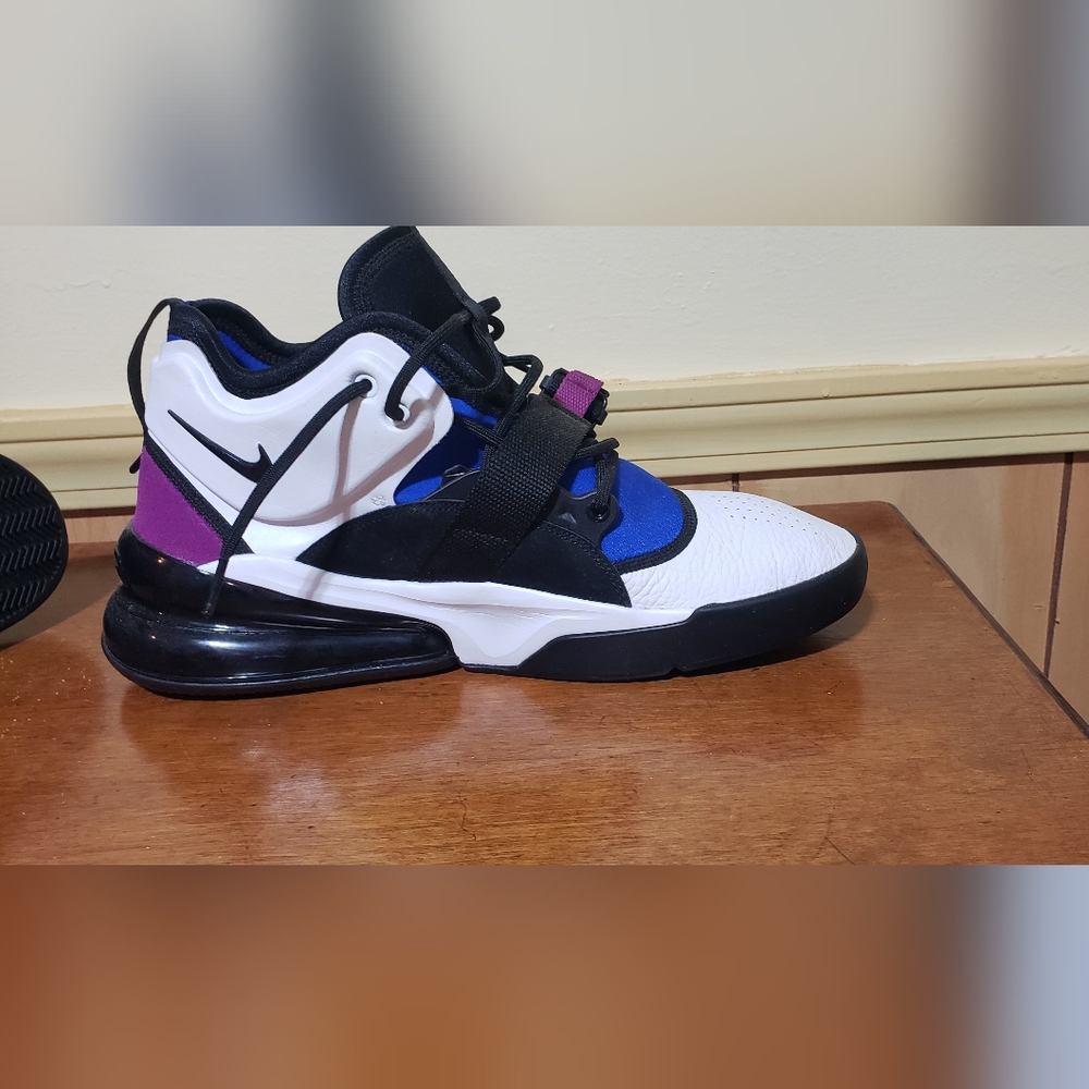Nike Air Force 270